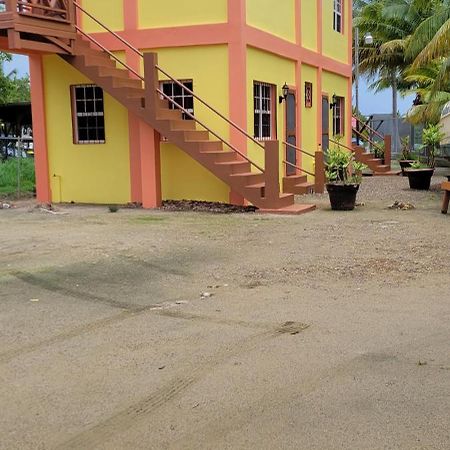 Alan'S Paradise Hotel Placencia Exterior photo