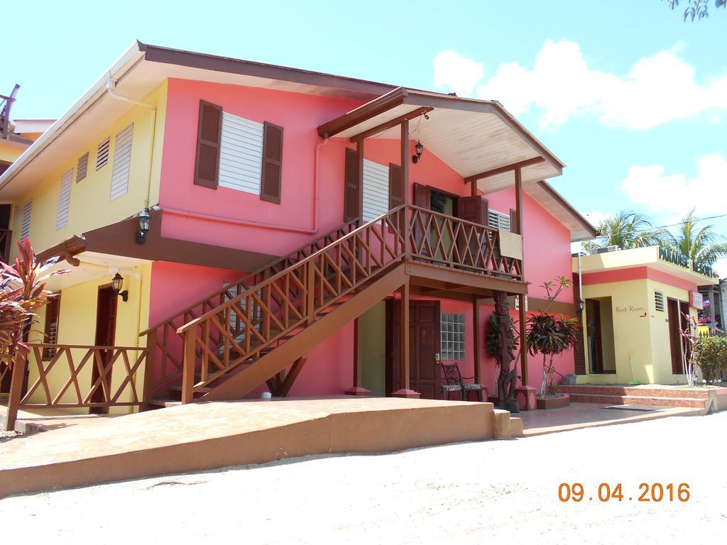 Alan'S Paradise Hotel Placencia Exterior photo